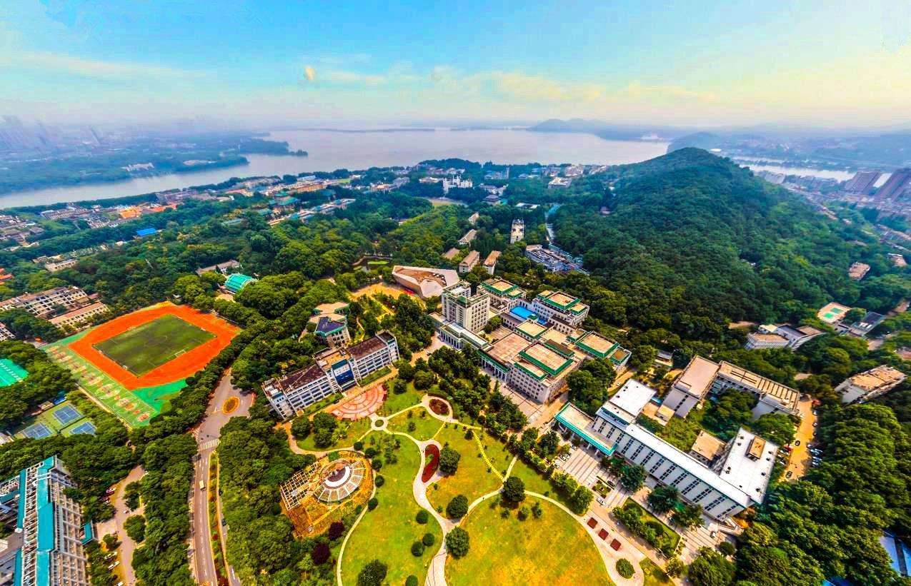 2011年,小伙"入读"武汉大学,结果毕业蒙了,武大:没录取你啊