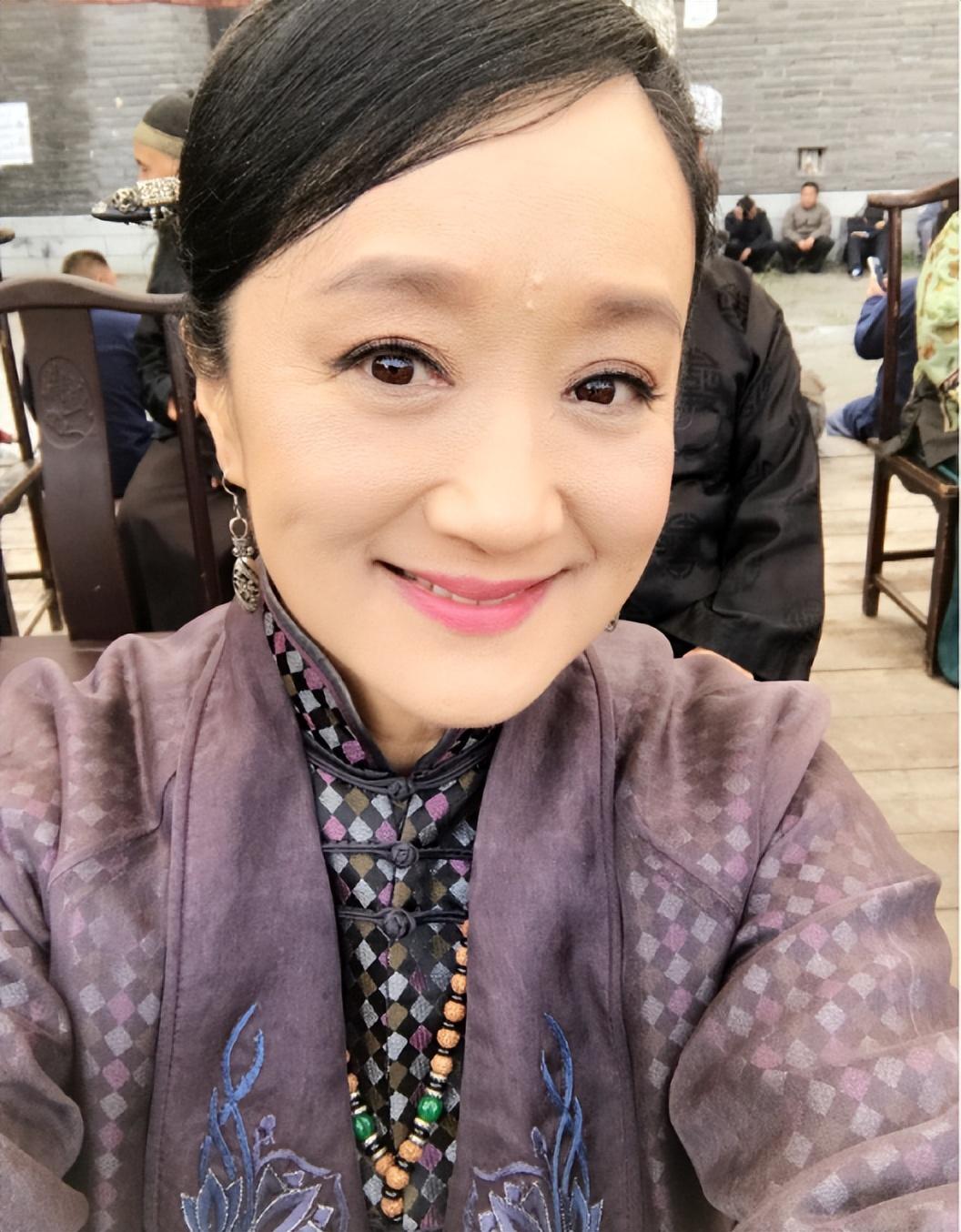 回顾杨昆60岁无儿无女欠45万物业费被告上法庭她现状如何