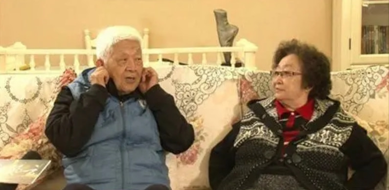 回顾彭玉丈夫瘫痪8年去世嫁丈夫的姐夫获幸福女儿都是著名演员