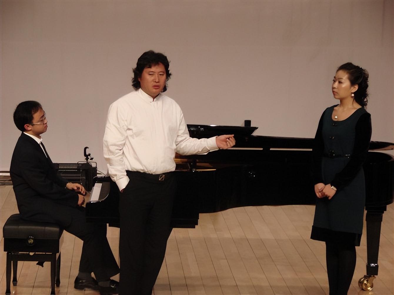 还把自己的心得都交给宝贝女儿,守护女儿的成长,戴玉强说过:"感激妻子