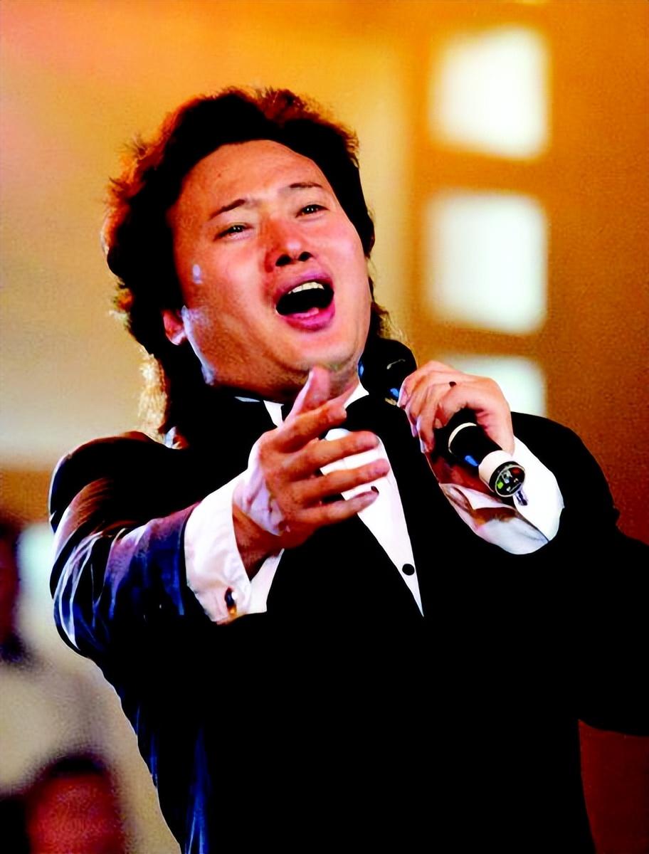 回顾男高音戴玉强40岁成名与初恋结婚29年如今女儿成他骄傲