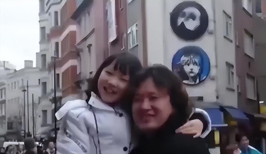 回顾男高音戴玉强40岁成名与初恋结婚29年如今女儿成他骄傲