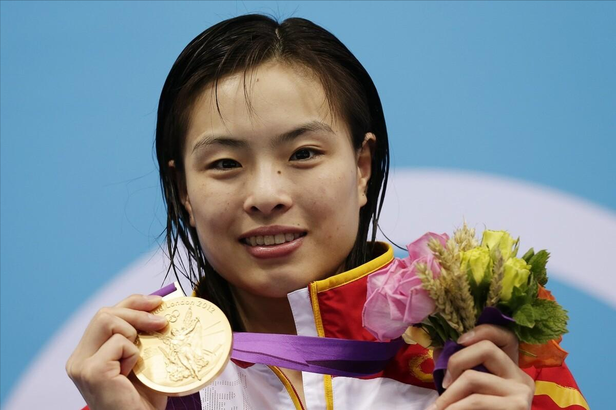 回顾郭晶晶好闺蜜吴敏霞拒绝霍启山后嫁给了一个普通男人