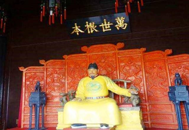 着杀战友的悔恨还有对未知的恐惧,这位洪武大帝患上了严重的神经衰弱