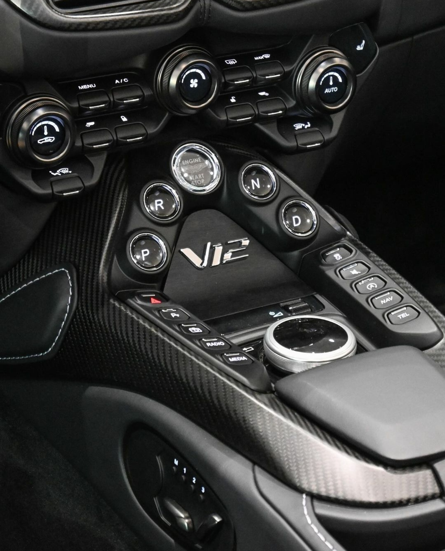 阿斯顿马丁最具代表性的轿车和suv