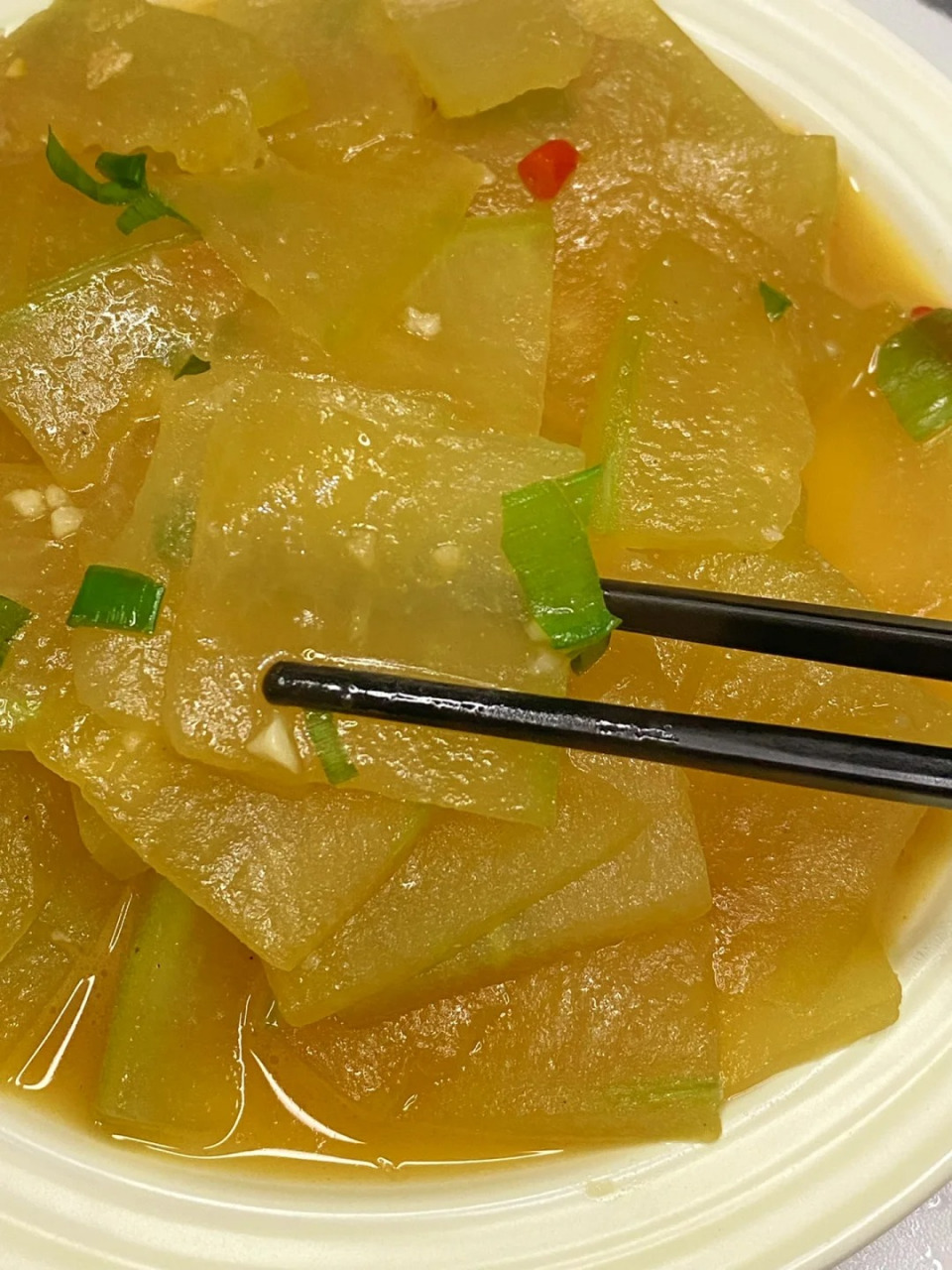 清炒冬瓜,好吃不胖的家常菜  今天做一道清炒冬瓜,做法简单,低脂健康