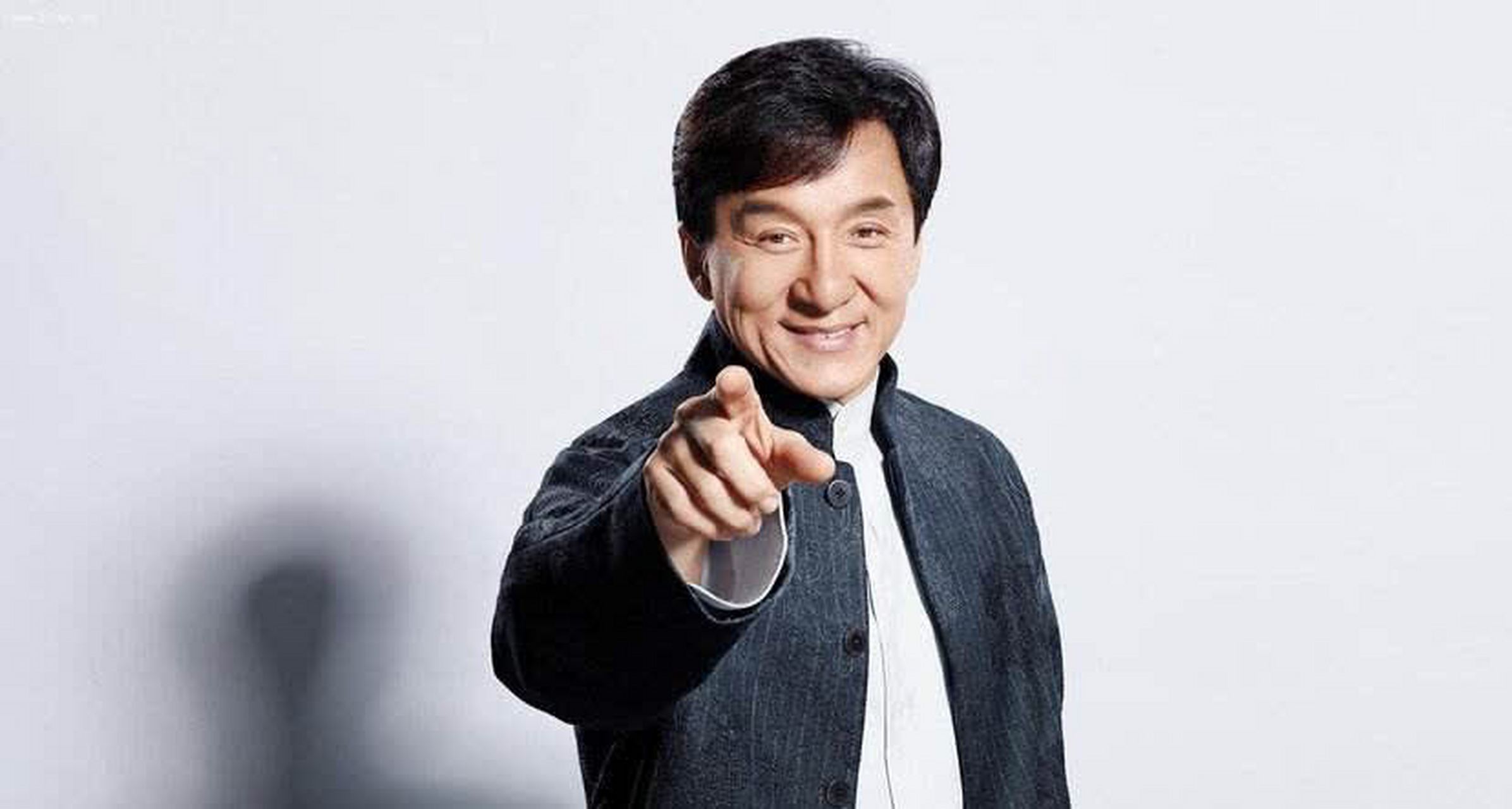 甄子丹表示:虽然我在美国长大,但我深深热爱我的祖国,我必须把国籍