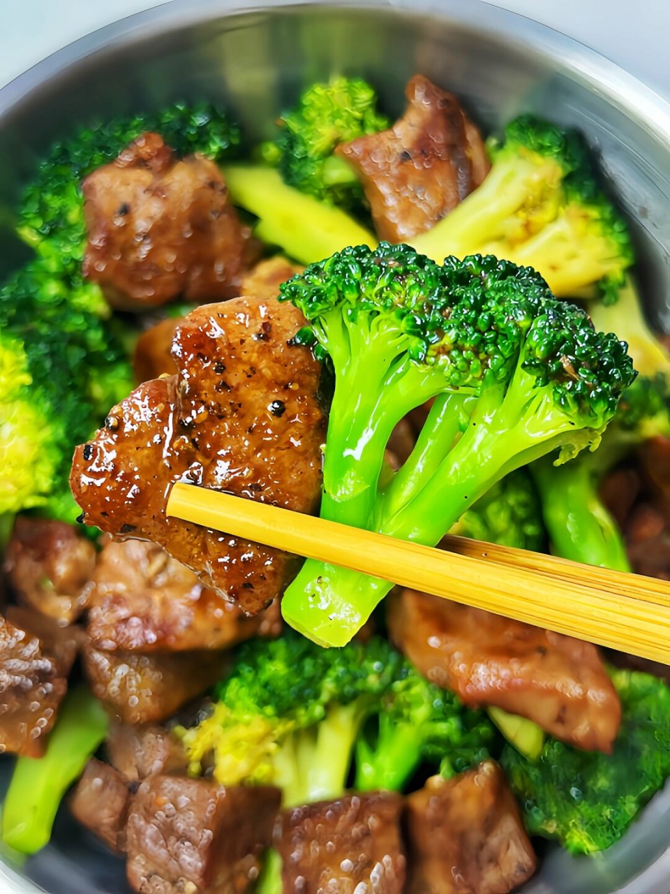 牛肉粒怎么做好吃又嫩  今天必须分享一下这个西兰花炒牛肉09,真的