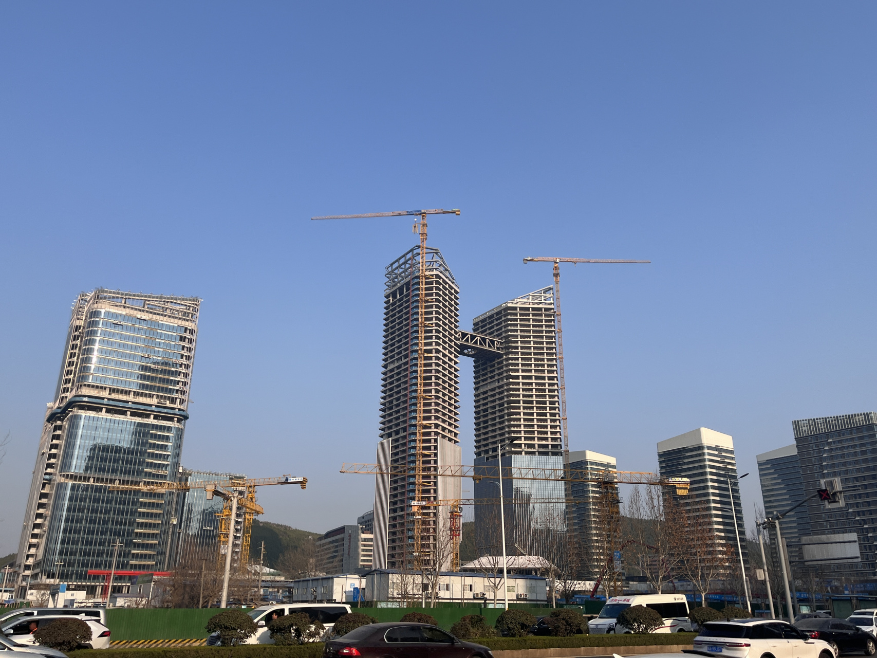 投稿:正在建设中的汉峪金谷b区  图片由楼友"影像小杨哥"提供.