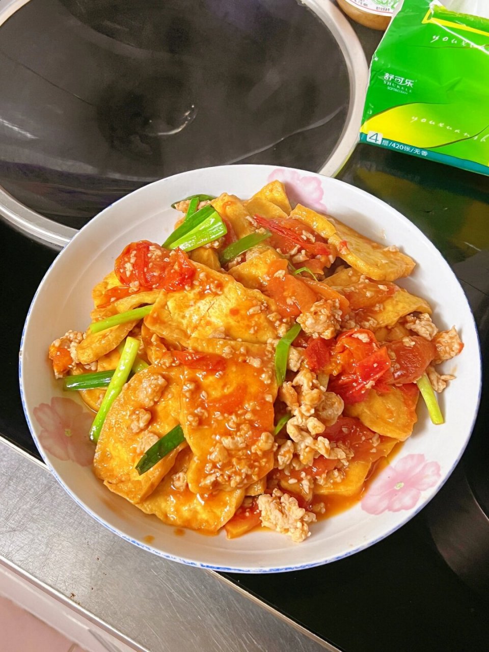 西红柿炖豆腐的家常做法  97番茄焖豆腐,小白也能变大厨!