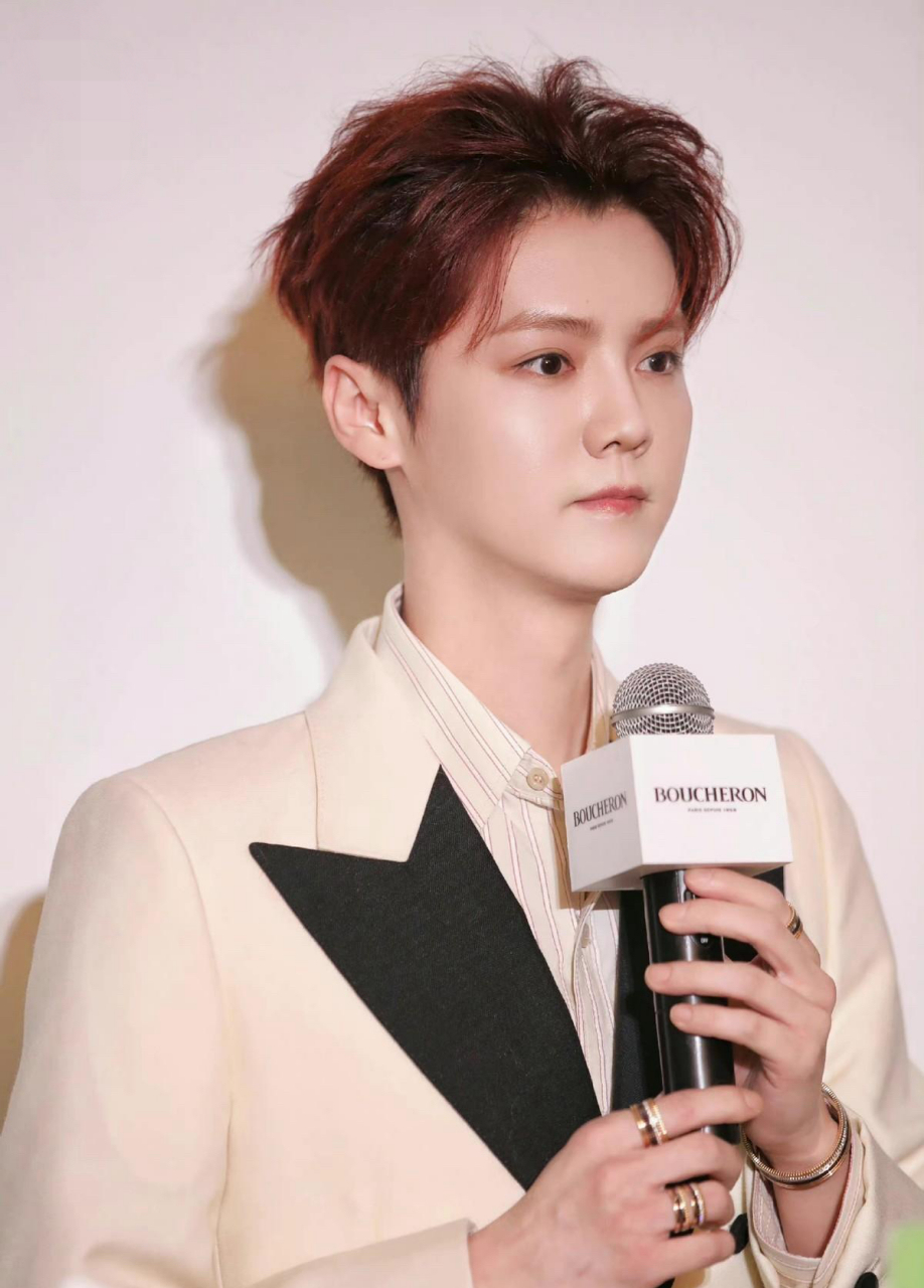 [比心][比心]"顶流"鹿晗近期出演搞笑综艺!《哈哈哈哈哈》正在热播!