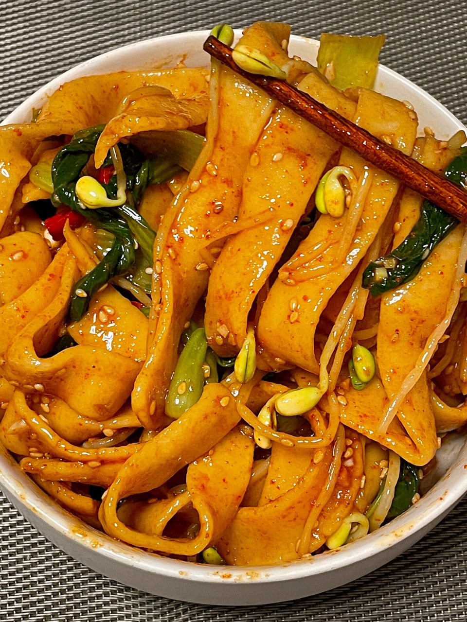 今天回老家做了酸辣油泼面,📀📹🥀我妈让我原地开店,口感