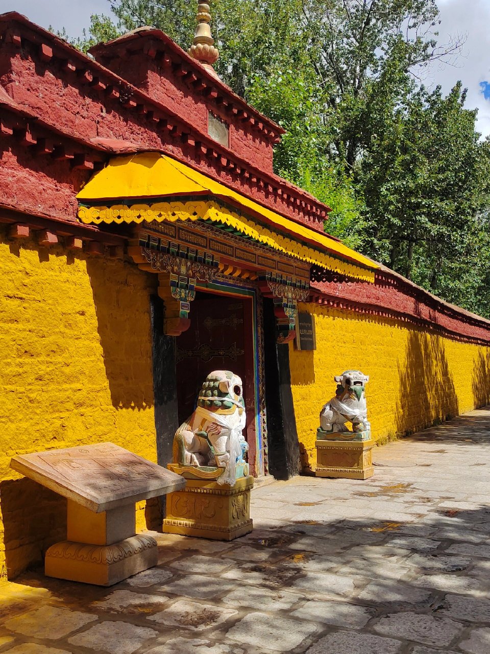 被严重低估的拉萨景点罗布林卡  今天我要给大家分享一个在拉萨旅游中