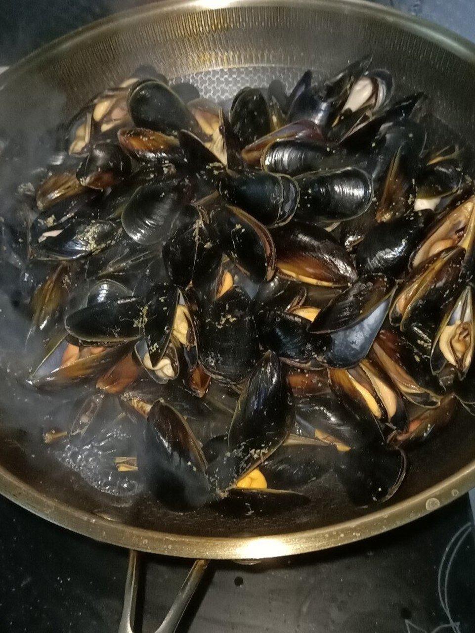 海虹煮几分钟能熟透  今天真是个幸运的日子,我在市场上意外发现了