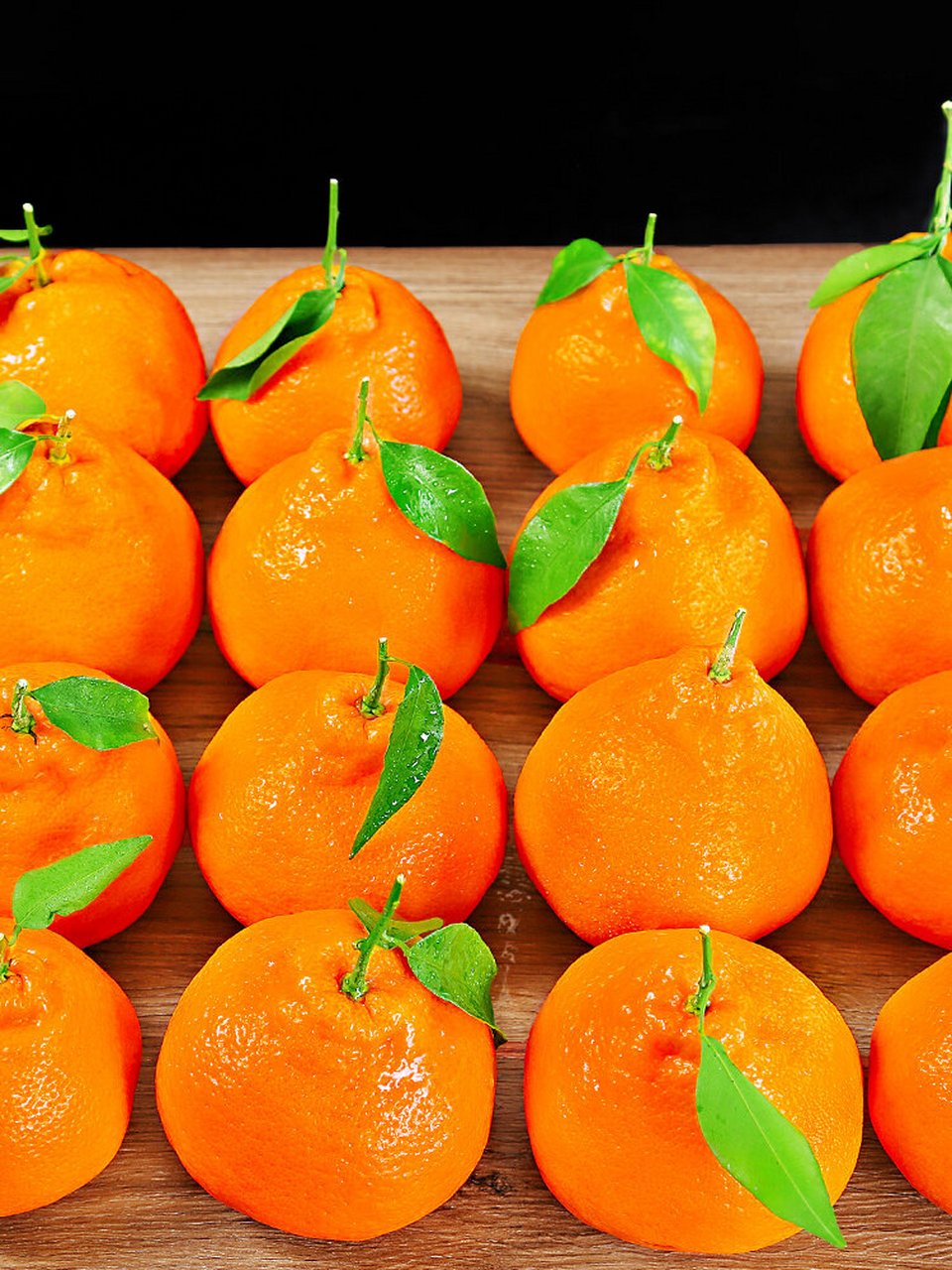 粑粑柑图片  粑粑柑,也被称为春见,是一种杂交柑种,原产于日本静冈县