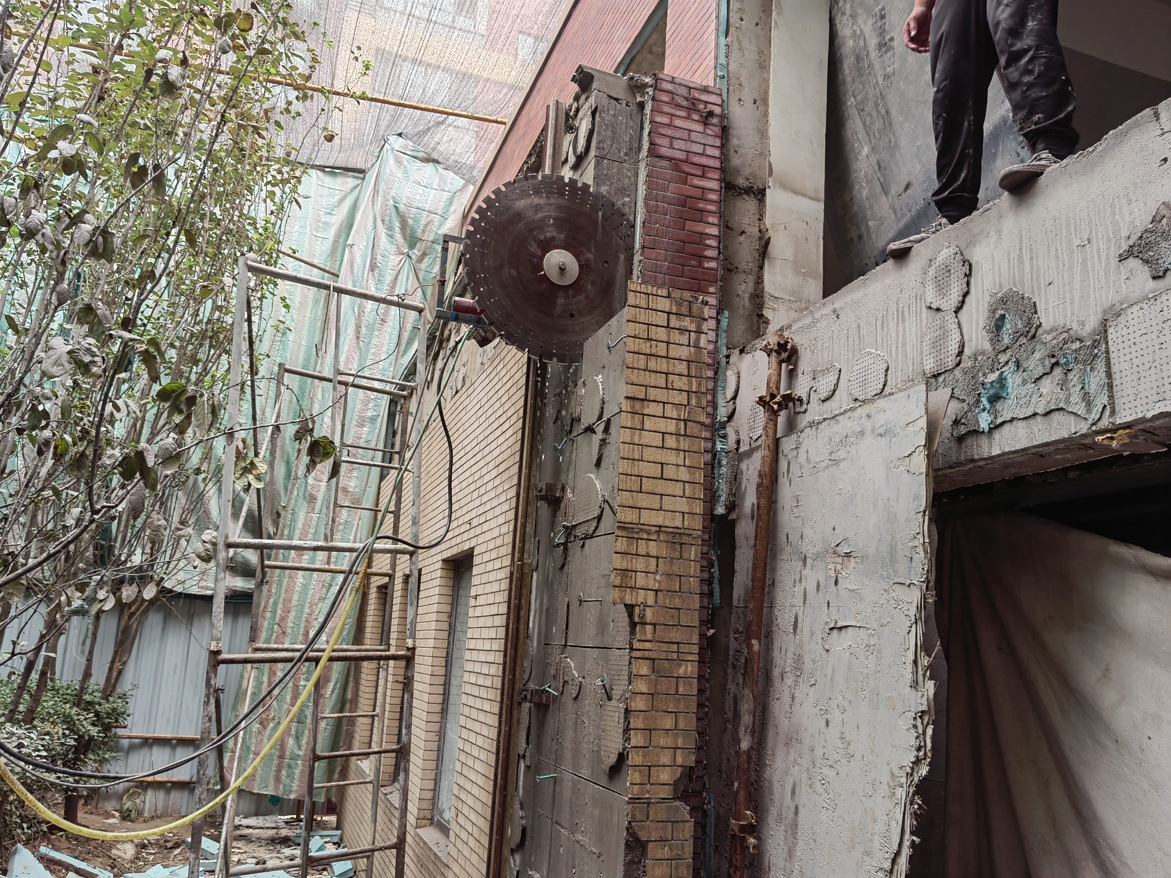 北京大兴墙体切割开洞