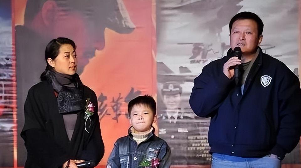 导演杨亚洲:离异后二婚娶倪萍,面对复杂的家庭,他如何平衡?