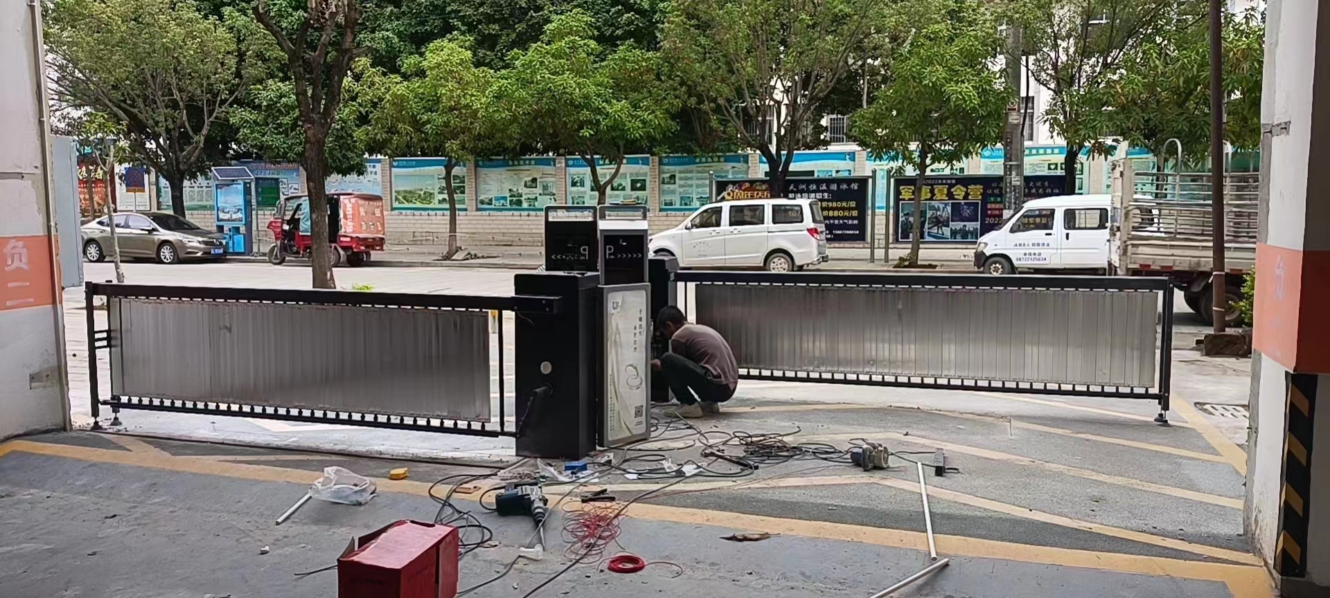 广告道闸案例,对于车流量进出较大的停车场提供了有力的支持!