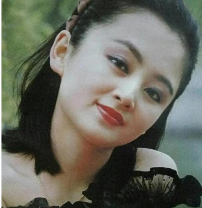 她被誉为"大陆第一美女",大导演陈凯歌的妻子,气质让人羡慕