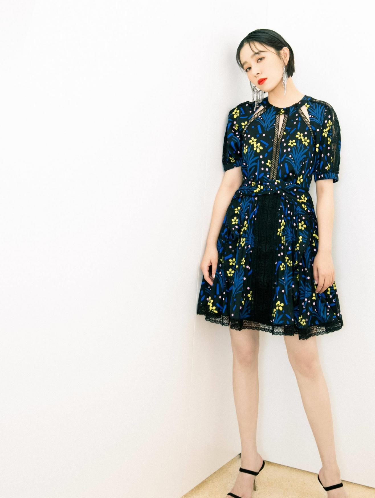 阚清子上节目再现姐弟情,大胆帮董力剪头发,网友:"磕"到糖了