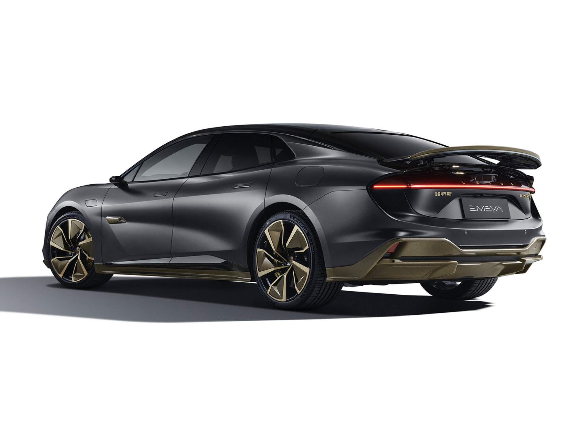 英伦风格的轿跑,车长5139mm,低风阻车身 无边框车门,续航600km