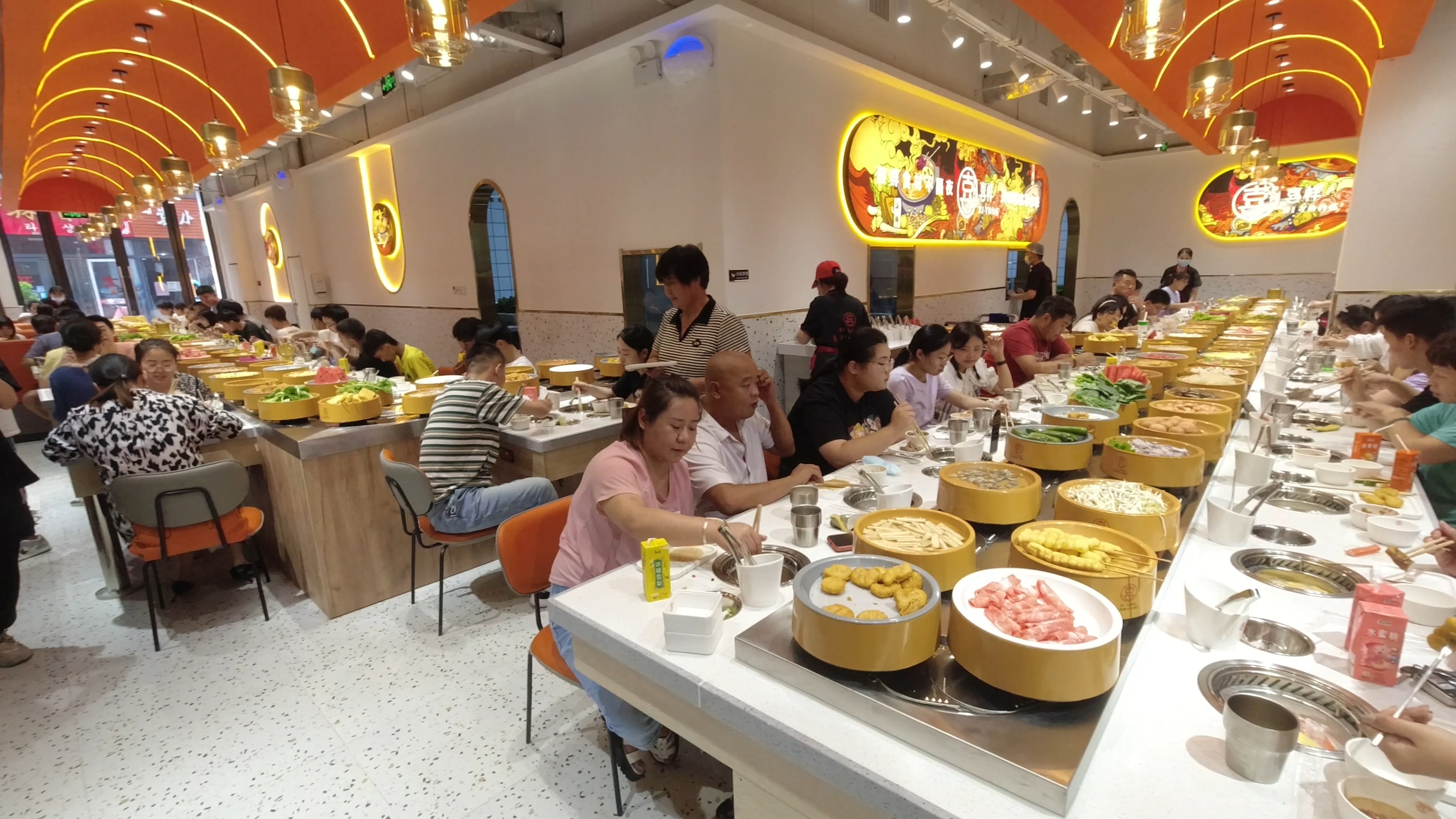 一家旋转小火锅店想要赚钱,需要做哪些准备工作?