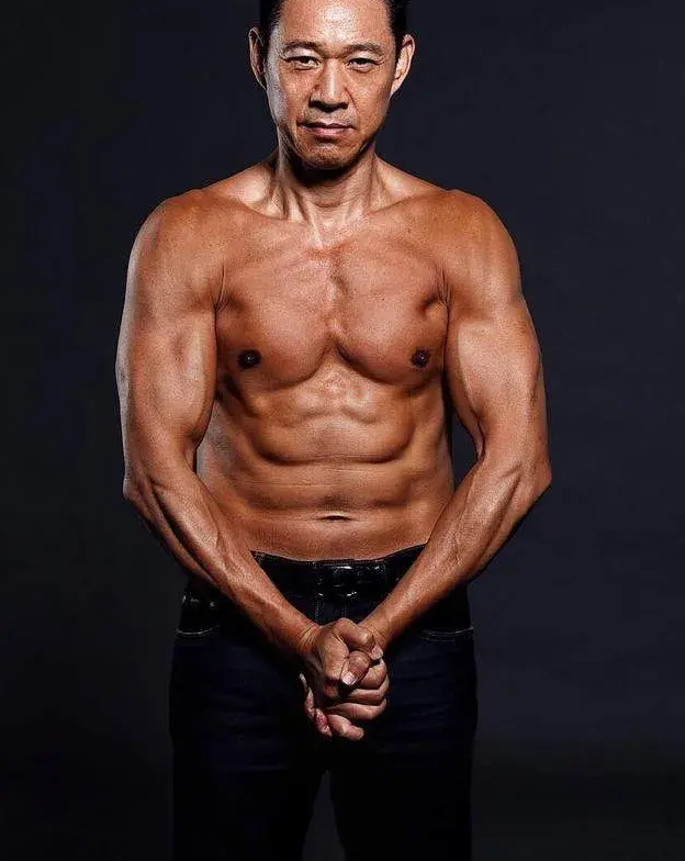 牛!张丰毅,67岁硬汉的健身哲学,从容面对人生百态,你悟了吗?