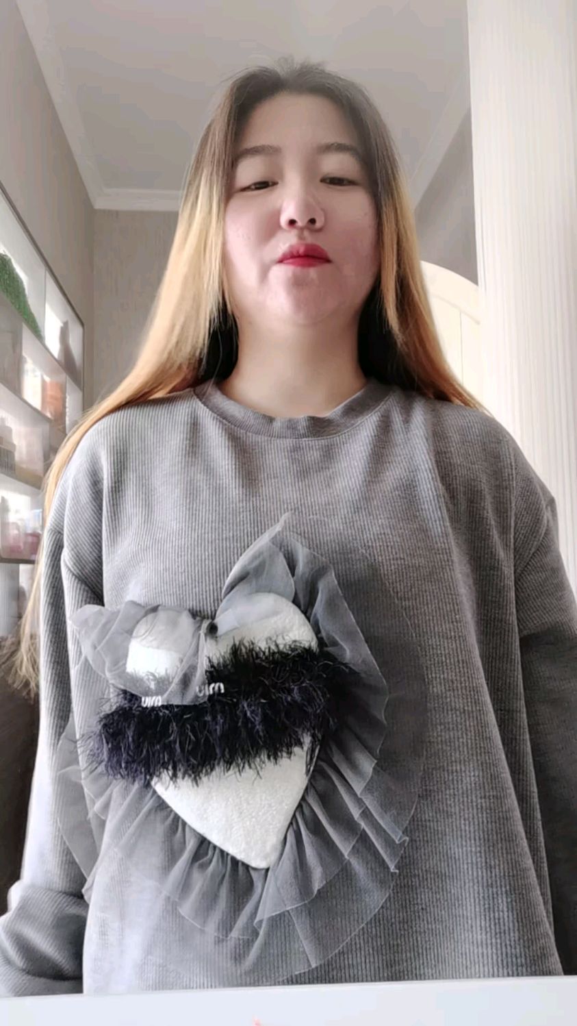 女孩纸今年18岁了平面模特贺欢欢-度小视