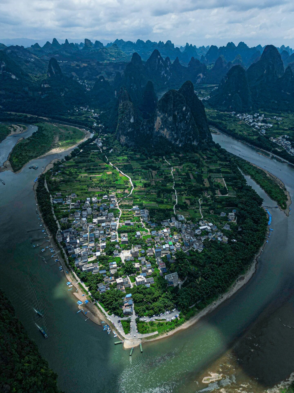 广西十里画廊,如诗如画,阳朔十里画廊位于阳朔月亮山,因沿路风景秀丽