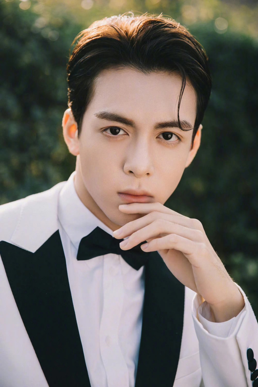 曾舜晞这组照有些角度很像吴磊.