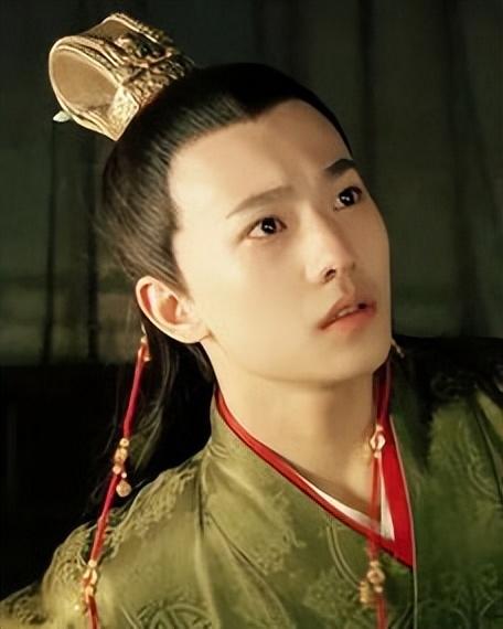 同样是新版《红楼梦》,杨洋演的是成年版贾宝玉.