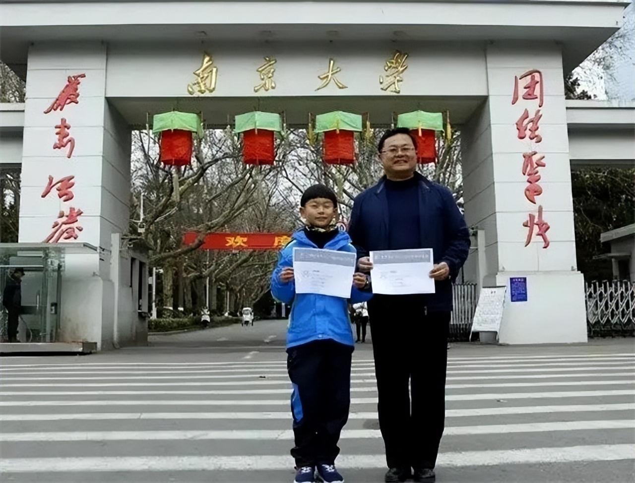 11年前被父亲逼着在雪地裸跑的4岁小男孩现在过得好吗