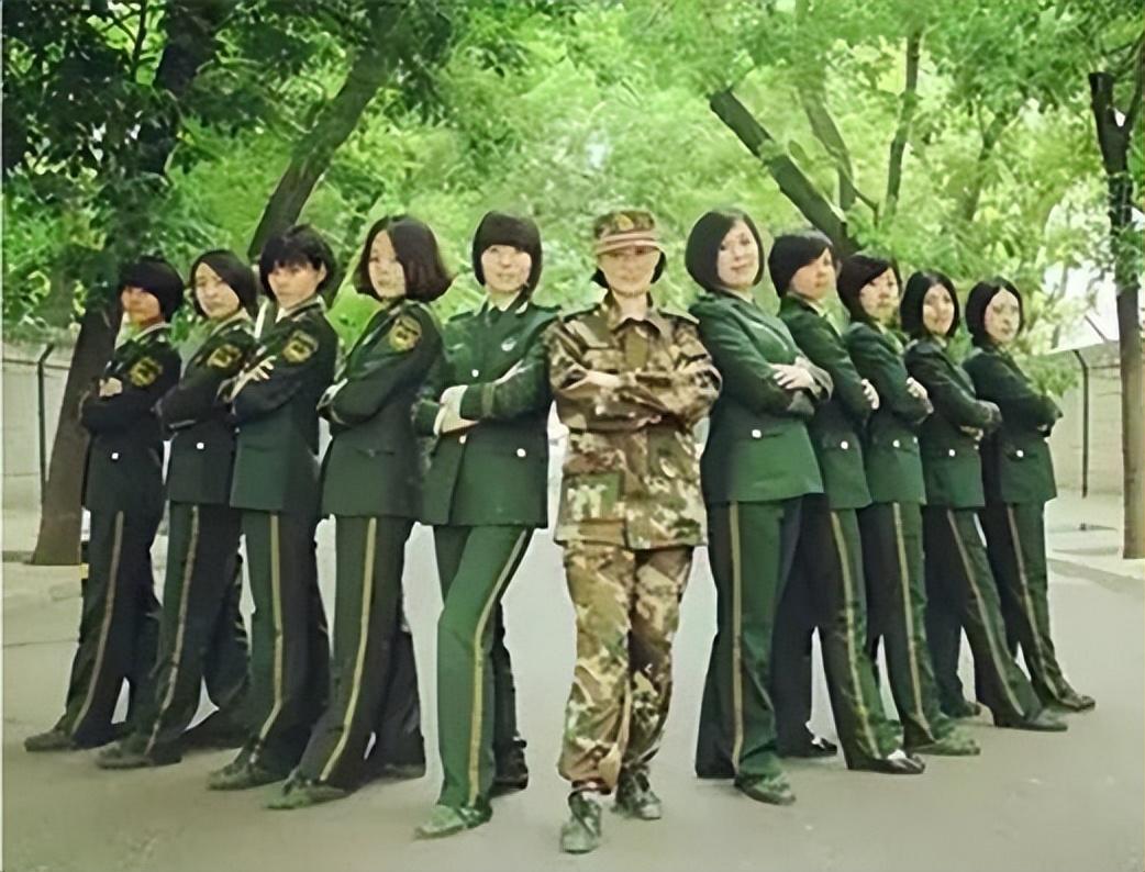 2012年湖南30岁警花朱玲执行任务不幸牺牲留下未满两岁的儿子