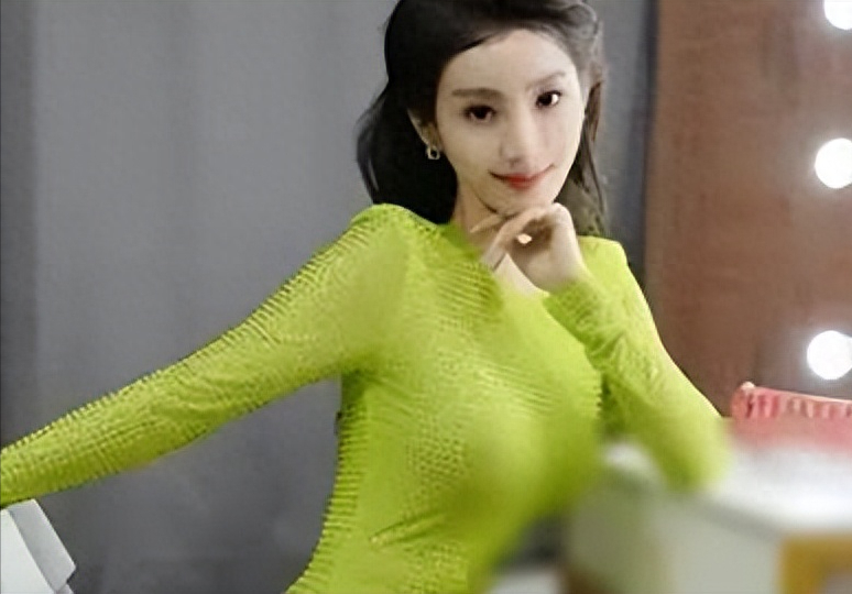 这一次直播故意泄露不雅照的女主持人马卉底裤快被扒光了