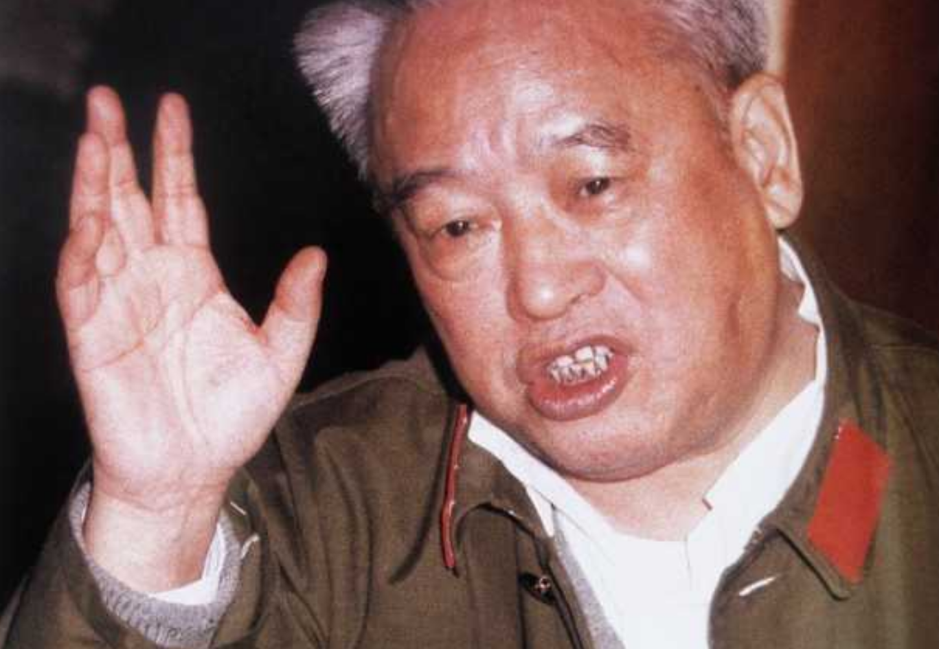 开国中将余秋里回乡探亲被弟弟责问你官那么大却不给家乡办事