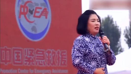 后来程丽华带着卢廷洋顺利参加了星光大道,十年相濡以沫的爱情打动了