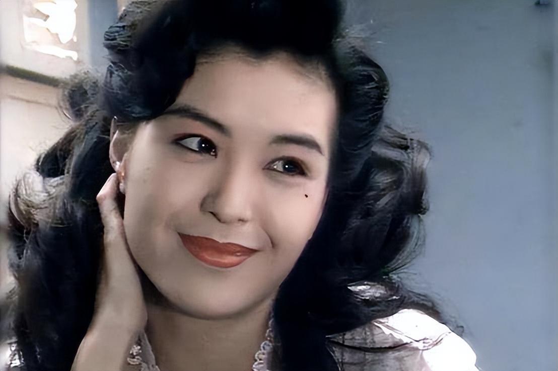 演员伍咏薇结婚13天丈夫去世21岁成寡妇如今她还好吗