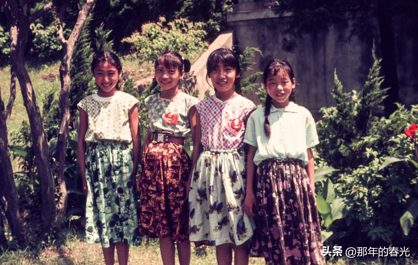 第十七张:1971年,四个女孩儿的合照