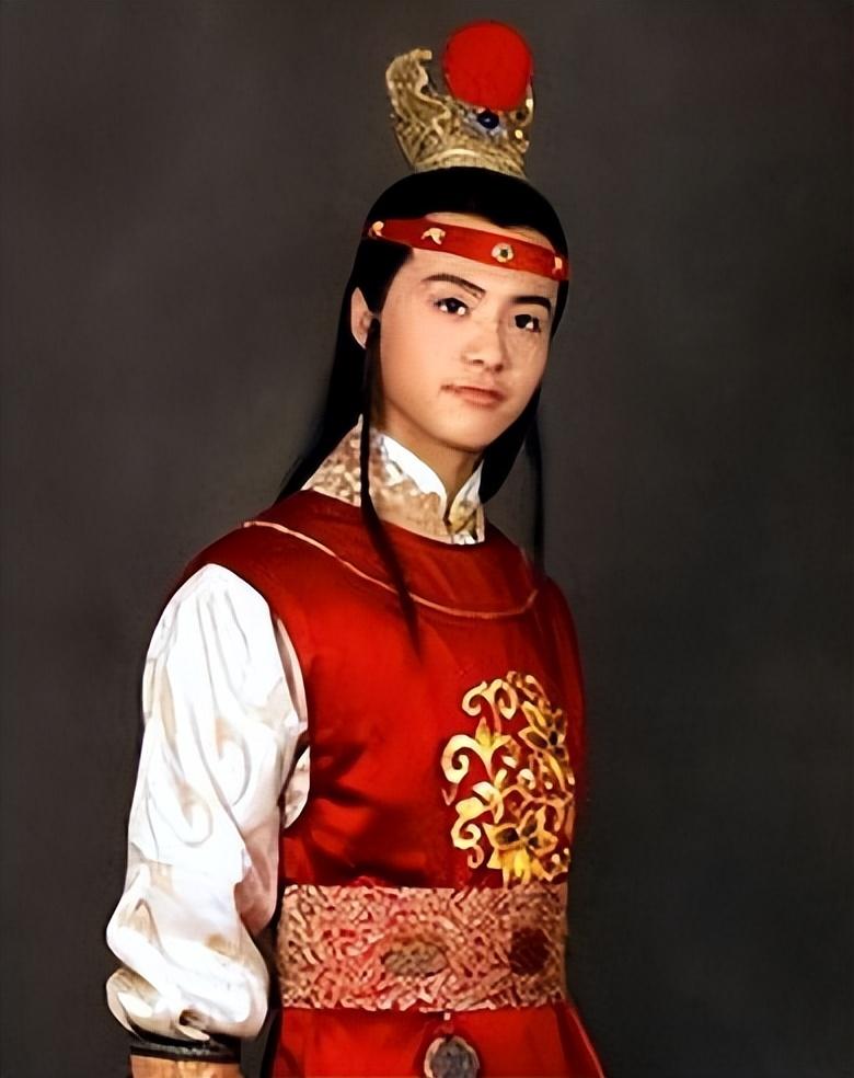 马天宇的演技也可圈可点,能够明白宝玉的精神内核