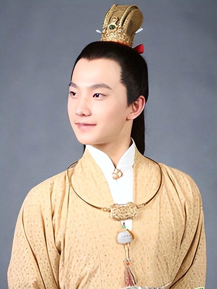 同样是新版《红楼梦》,杨洋演的是成年版贾宝玉.