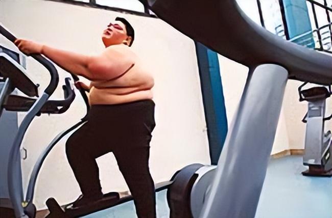 回顾中国第一胖的失控人生体重530斤生活不能自理身患疾病