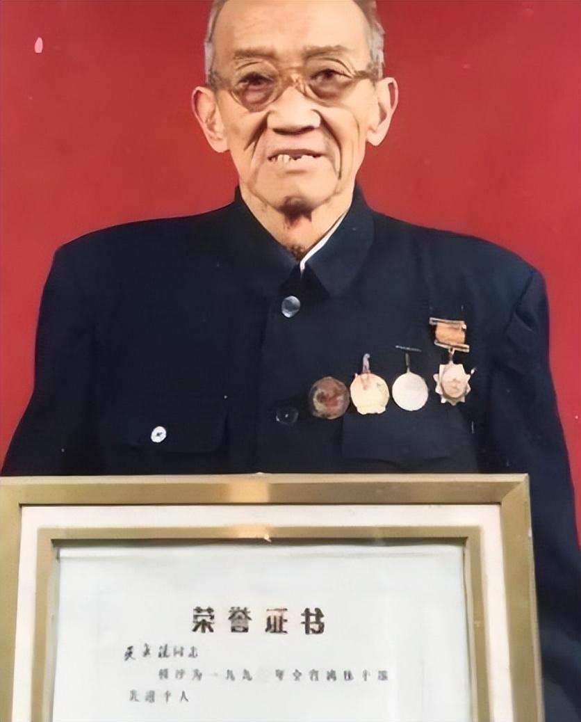 被俘志愿军最高军官遣返后被双开军党籍病逝后一秘密令人泪目