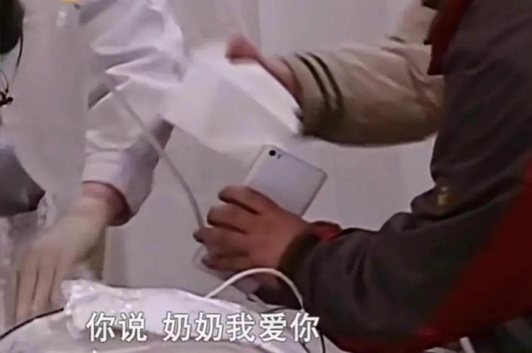 17年67岁老太心脏骤停抢救30分钟无效2岁孙子一句话唤醒奶奶