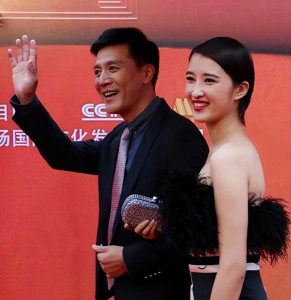 回顾茹萍二婚嫁刘之冰女儿却走她老路晚年带孩子成金牌姥姥