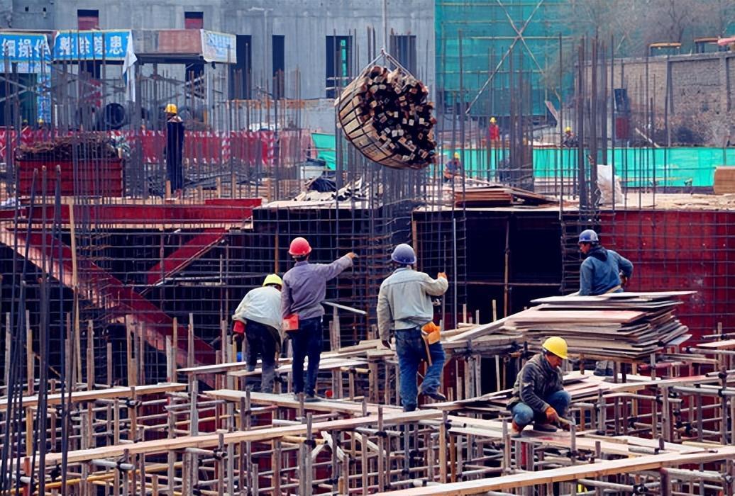 不仅如此,他扎得钢筋偶尔还会出现不合格的情况,只能返工重新扎.