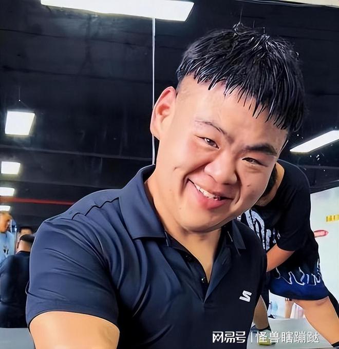 曾经靠减肥出名的"王浩楠",在暴瘦480斤后,出轨与娇妻离婚?