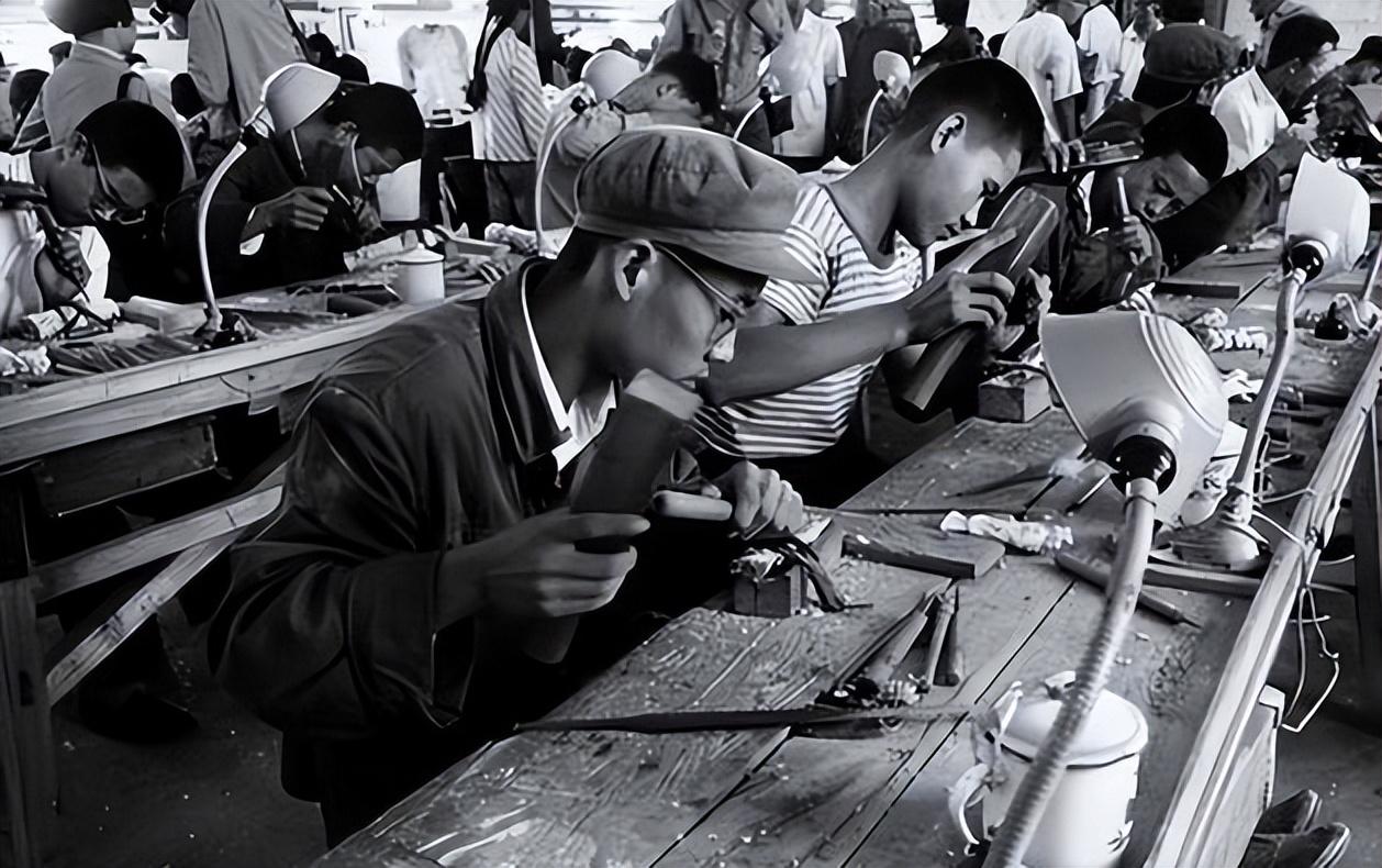 2022年80岁老人与小23岁妻子离婚10亿家产平分老人越想越冤