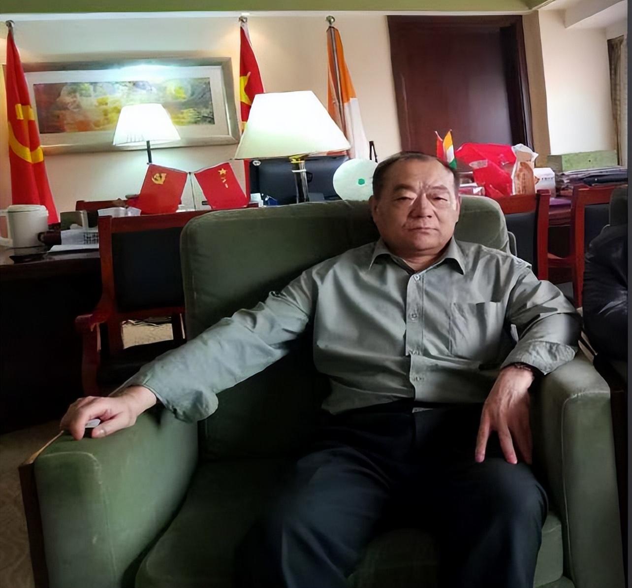 在警方的询问下,他详细地阐述了自己被骗的全过程.