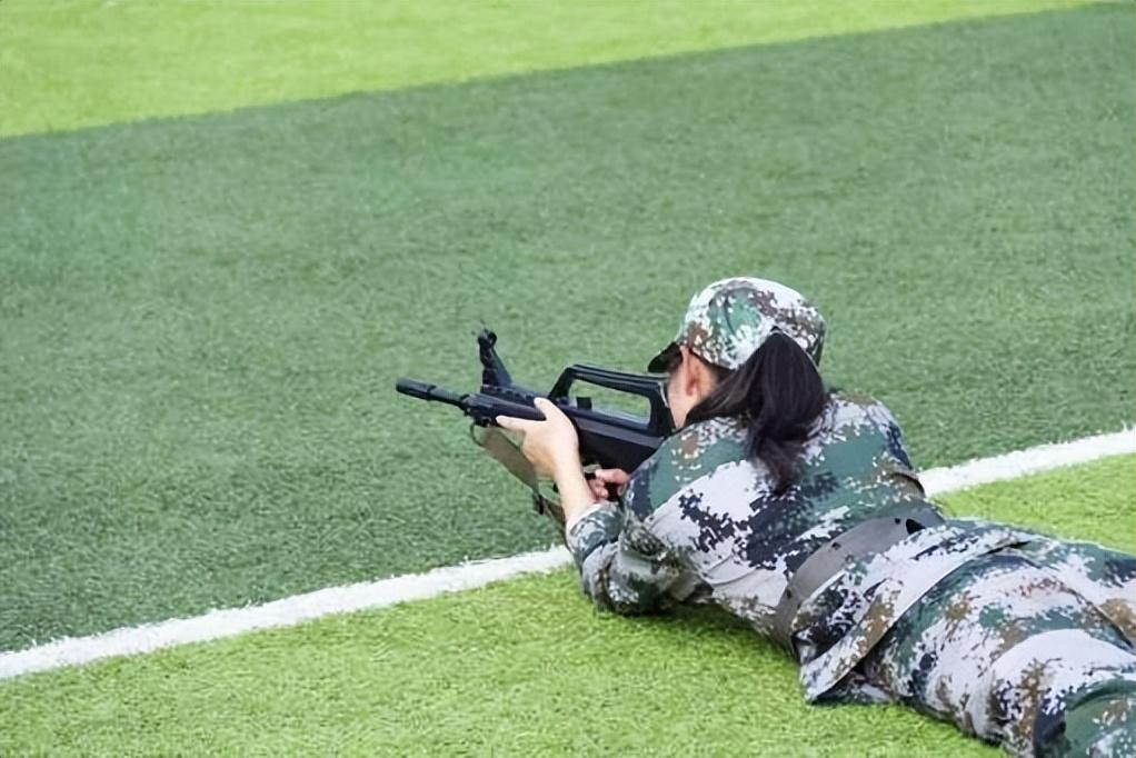 2012年湖南30岁警花朱玲执行任务不幸牺牲留下未满两岁的儿子