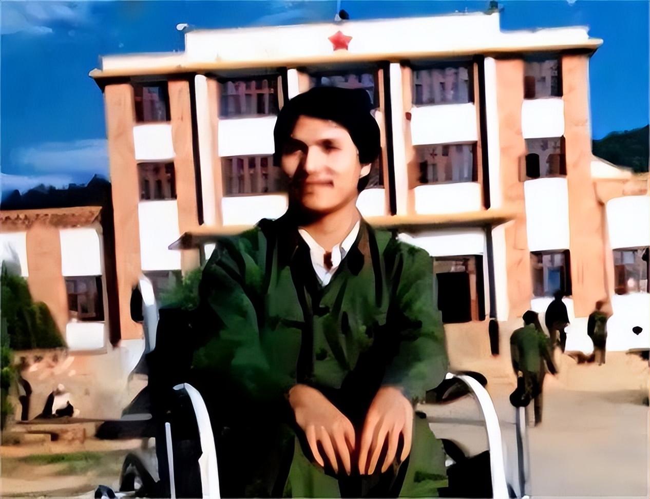 所有人都以为吴华经不住失去双腿的打击,寻死觅活的时候,吴华坚强的